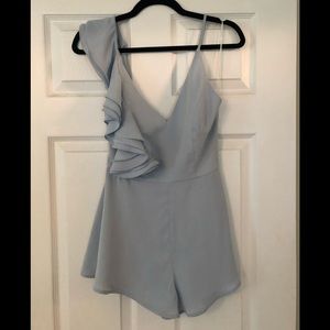 Stylestalker Ruffle Romper SIZE SMALL 🦋